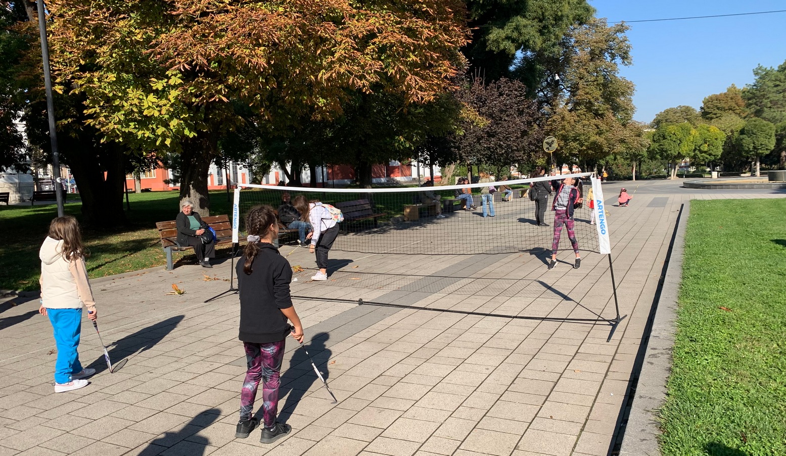 93 семейства се включиха в спортните игри в Градската градина/СНИМКИ/